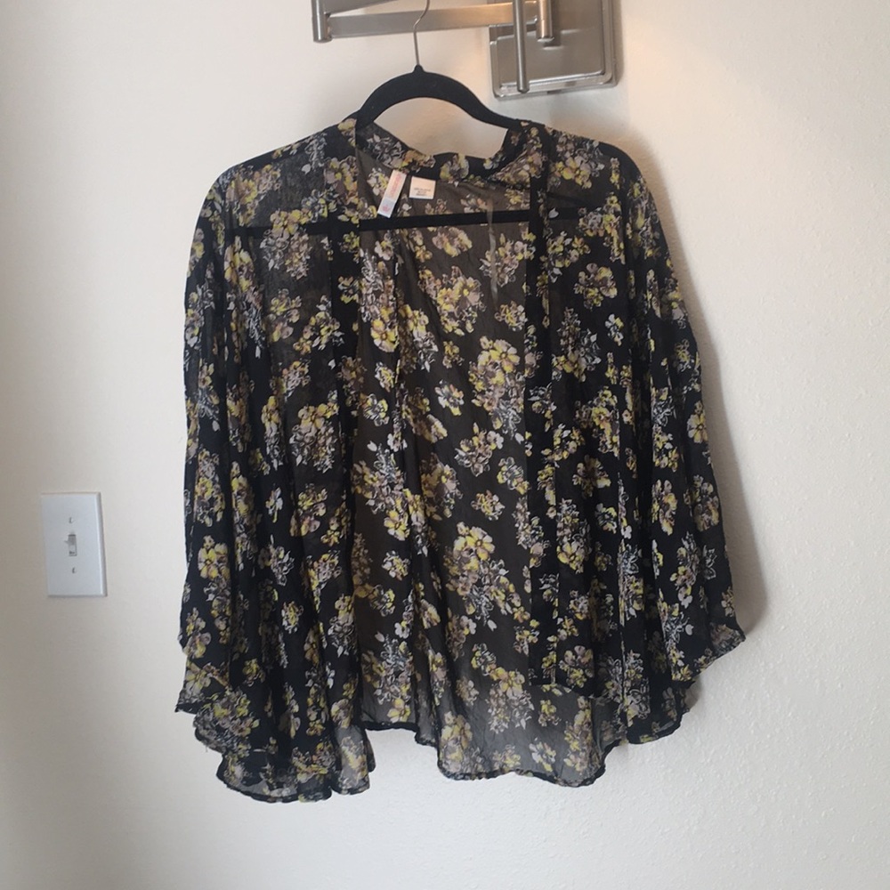 Xhilaration open batwing kimono